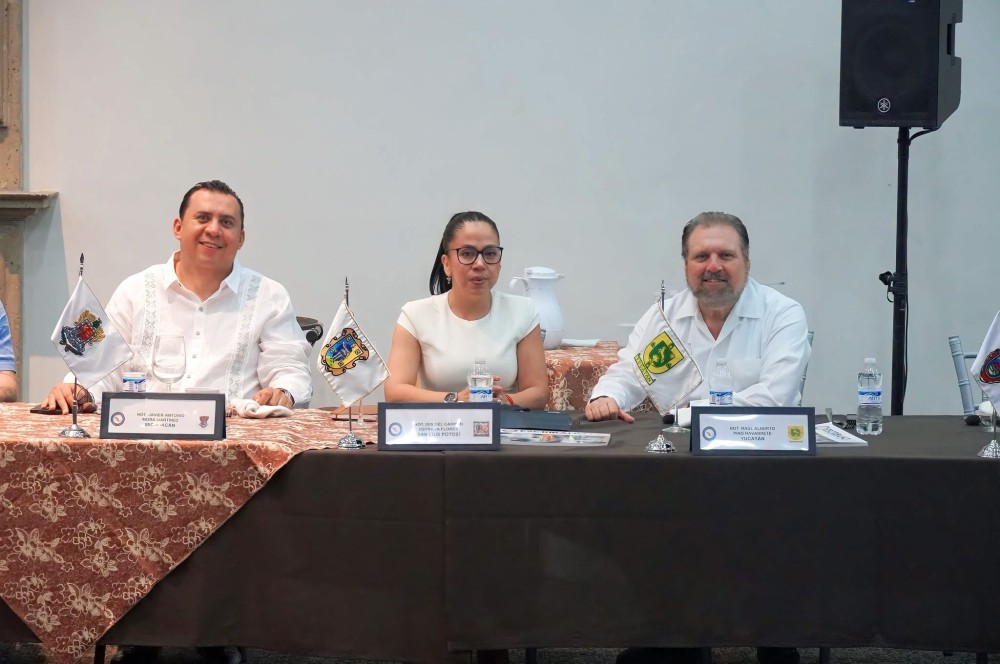 Colegio Notarial de Yucatán, presente en la 4a Sesión del Colegio Nacional del Notariado Mexicano